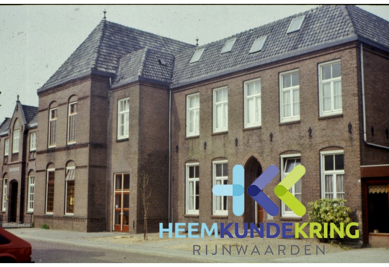 Coll. Gemeente Rijnwaarden - HKR Voormalige Meisjes school met Klooster - Dorpsdijk